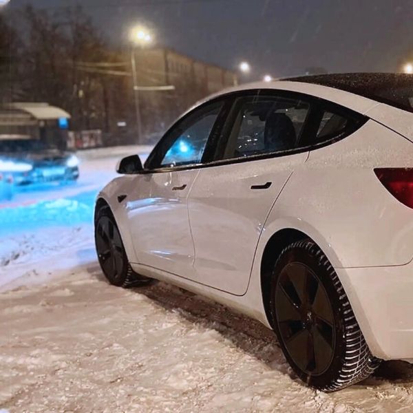 Tesla Model 3 snow drive